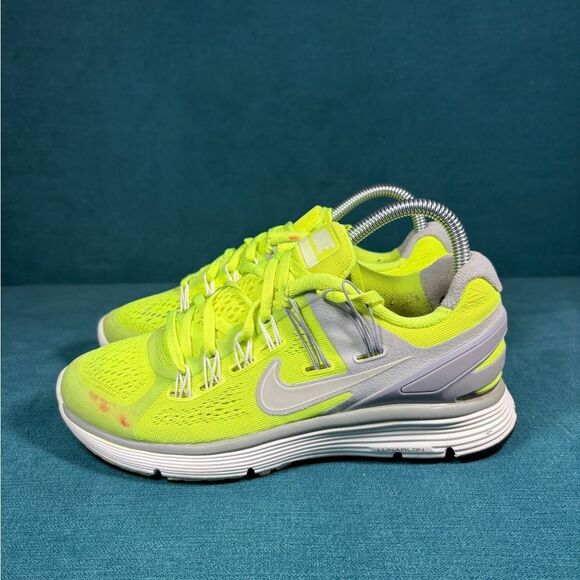 Nike Womens Nike Lunareclipse VOLT/WOLF GREY/PLATINUM Sz 8.5 - Picture 1 of 8